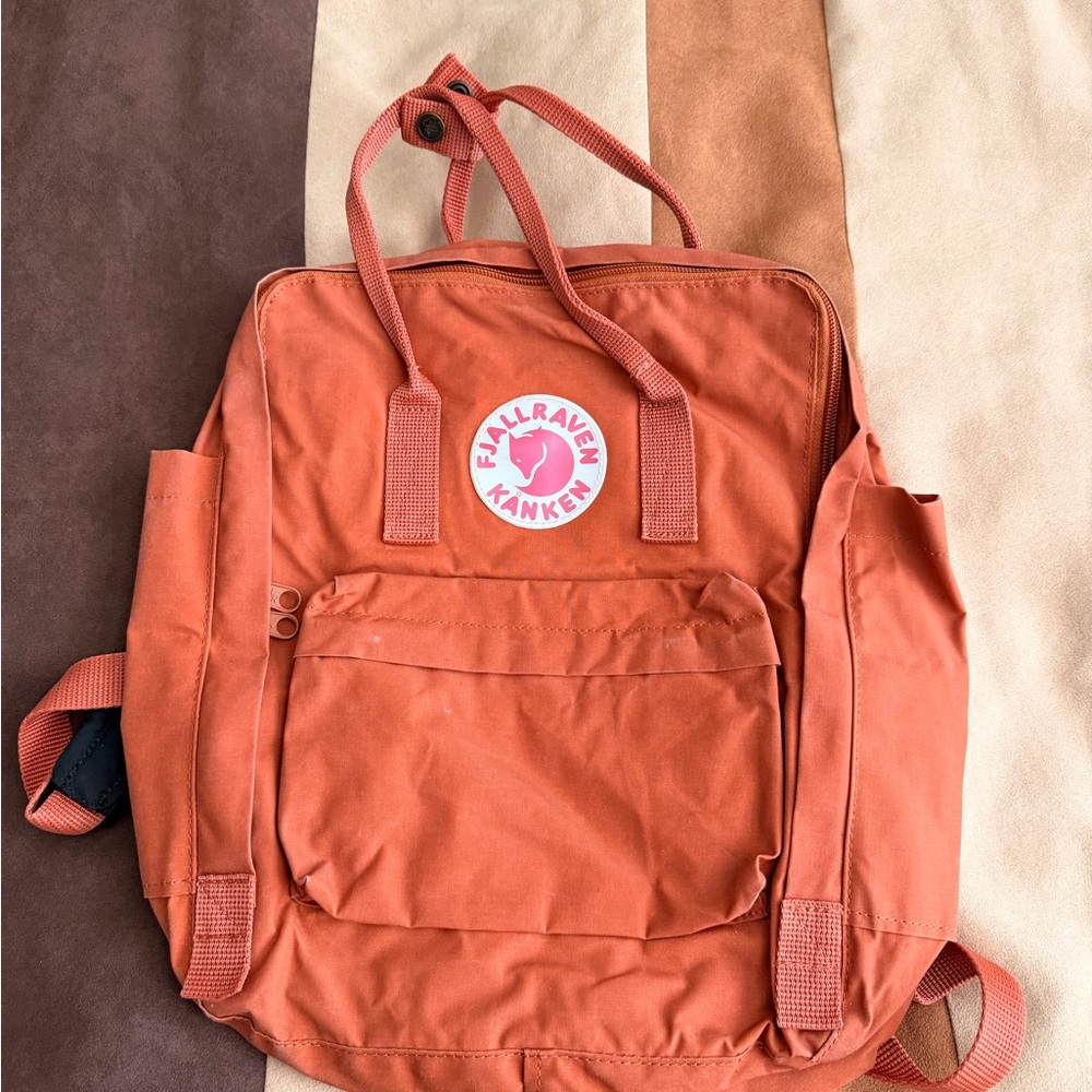 Fjallraven Kånken Rust Backpack with shoulder pads